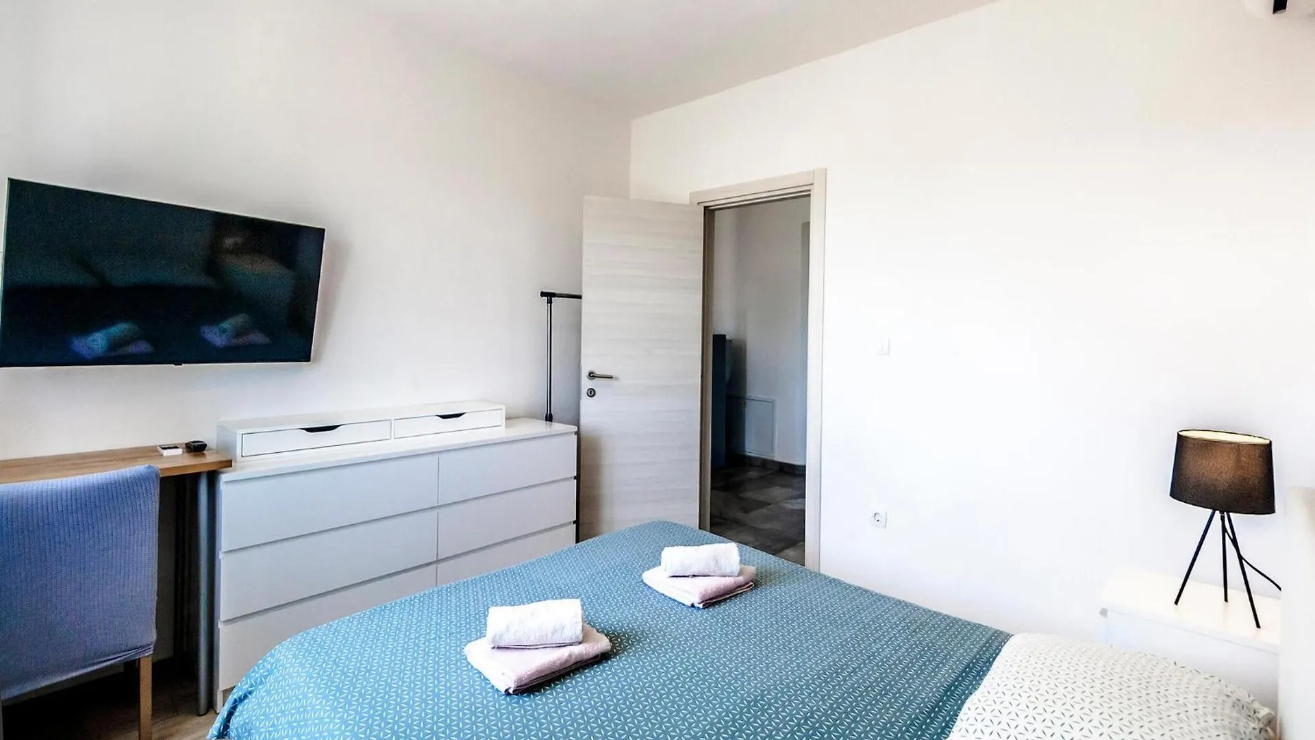 Amazing Home In Marcana With Wi-Fi 0*,